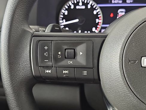Used 2025 Nissan Pathfinder S FWD image 16