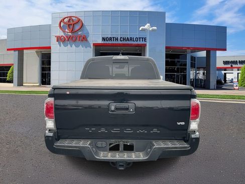 Used 2022 Toyota Tacoma TRD Sport image 9
