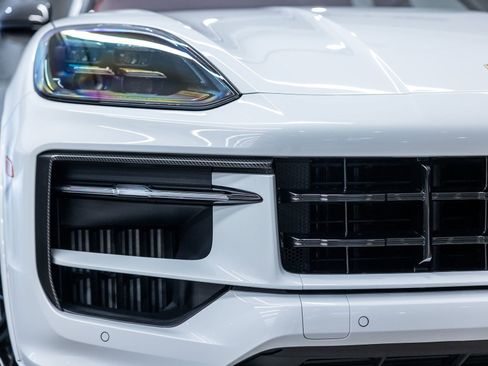 New 2026 Porsche Cayenne GTS AWD/4WD image 18