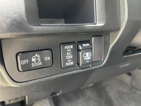 Used 2017 Toyota Tacoma TRD Off-Road w/ Tow Package (A/T) AWD/4WD image 18