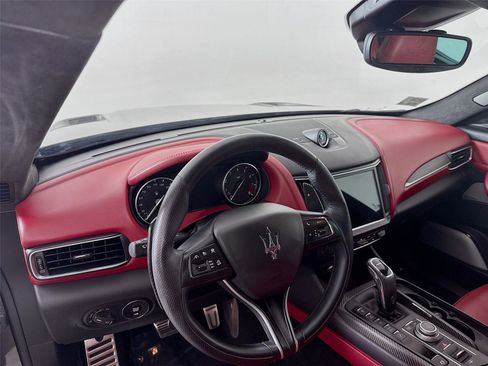 Used 2022 Maserati Levante Trofeo image 9