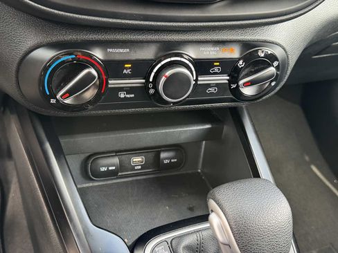 Used 2025 Kia Soul LX w/ LX Technology Package FWD image 29