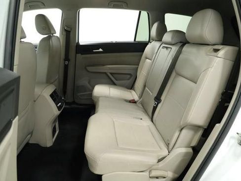 Certified 2022 Volkswagen Atlas SE w/ Black Wheel Package FWD image 29