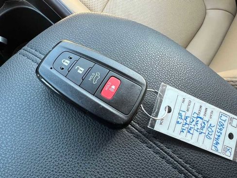 Used 2020 Toyota RAV4 Limited image 75