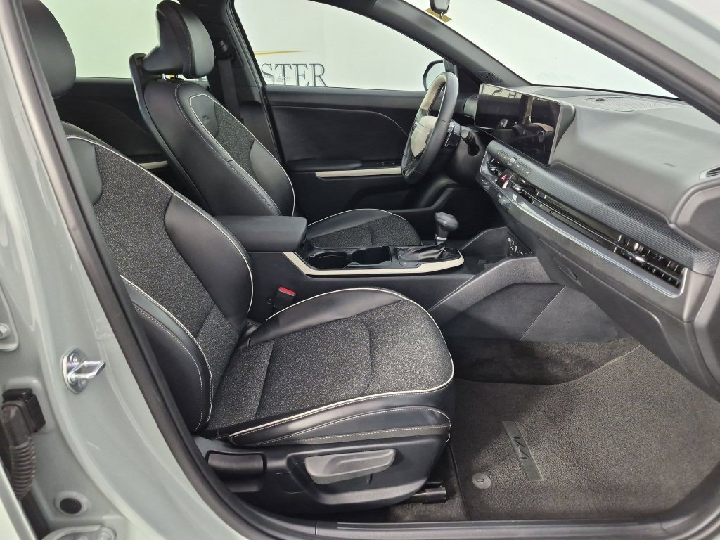 Used 2025 Kia K4 GT-Line FWD image 36