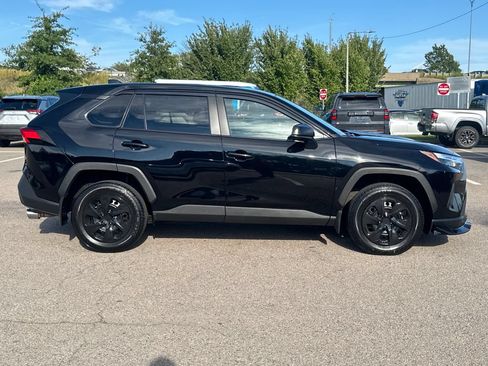 Used 2025 Toyota RAV4 LE AWD/4WD image 9