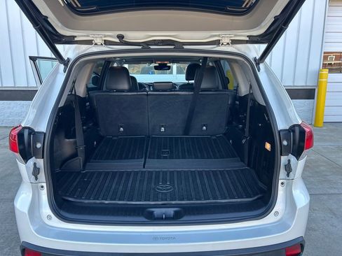 Used 2019 Toyota Highlander XLE image 29