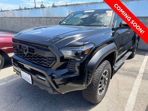 Used 2025 Toyota Tacoma TRD Off-Road w/ TRD Off Road Premium Package AWD/4WD image 2