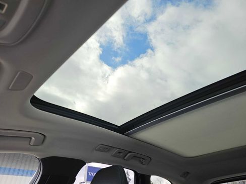 Certified 2025 Volvo XC60 B5 Plus image 25