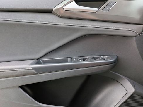 New 2026 Volkswagen Taos SE image 24