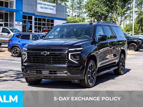 Used 2025 Chevrolet Suburban RST w/ Comfort Package AWD/4WD image 4