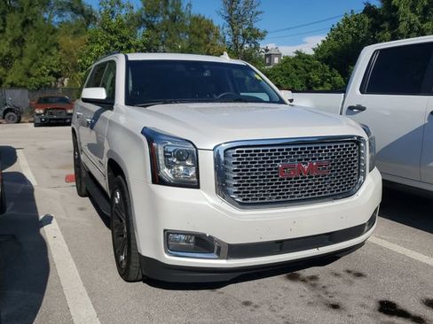 Used 2017 GMC Yukon Denali w/ Open Road Package AWD/4WD image 3