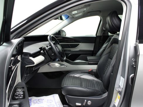 Used 2024 Lincoln Nautilus Reserve image 12