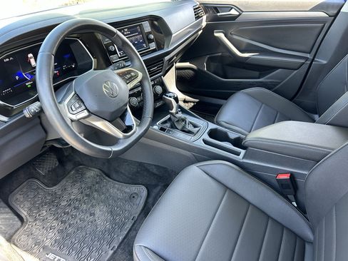 Used 2024 Volkswagen Jetta SE w/ Panoramic Sunroof Package FWD image 16