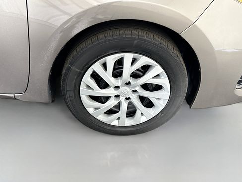 Used 2018 Toyota Corolla LE FWD image 31
