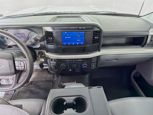 Used 2023 Ford F250 XL w/ FX4 Off-Road Package AWD/4WD image 4