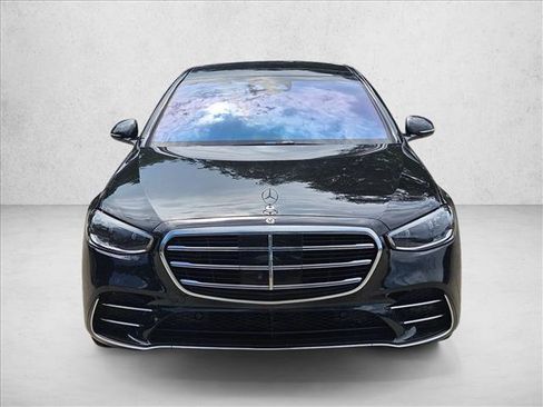 Used 2024 Mercedes-Benz S 580e 4MATIC Sedan image 2