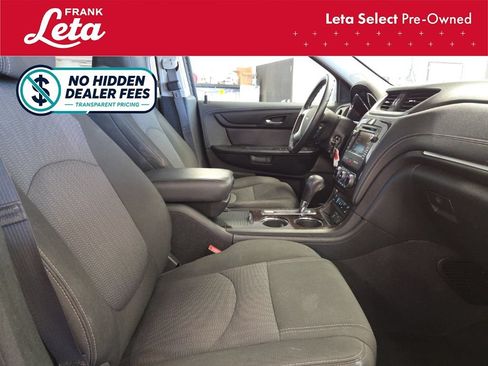 Used 2017 Chevrolet Traverse LT FWD image 19