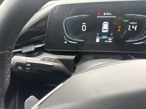 Used 2023 Kia Niro EX image 32