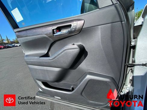 Certified 2020 Toyota Highlander Platinum AWD/4WD image 42