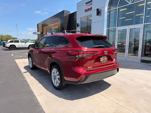 Used 2022 Toyota Highlander Limited AWD/4WD image 10