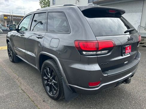 Used 2018 Jeep Grand Cherokee Laredo AWD/4WD image 7