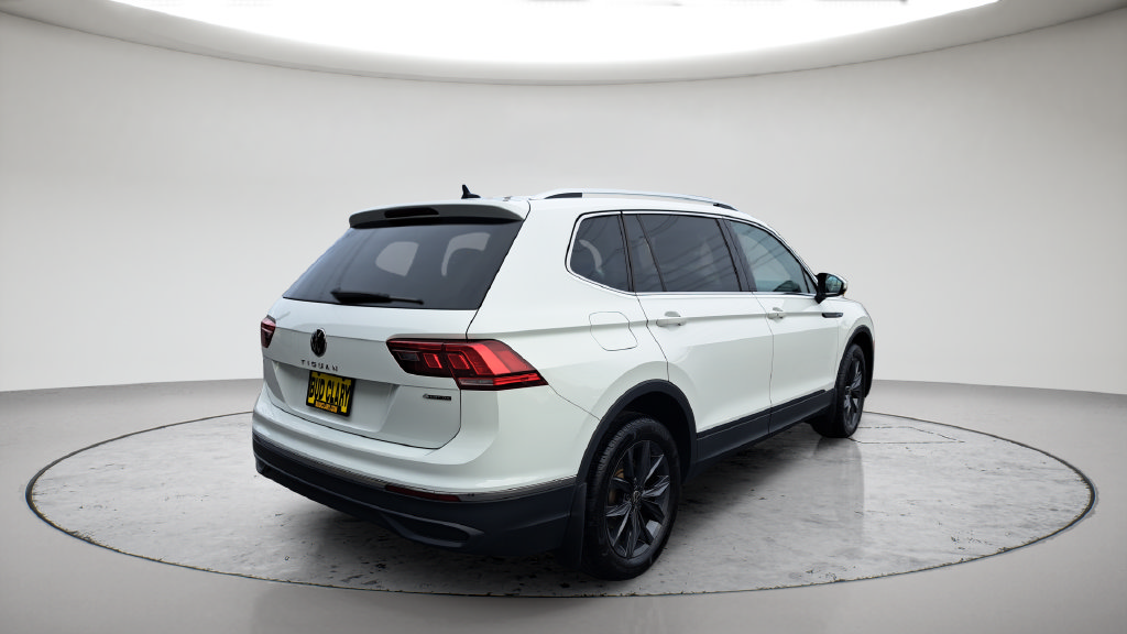 Used 2022 Volkswagen Tiguan SE AWD/4WD image 5