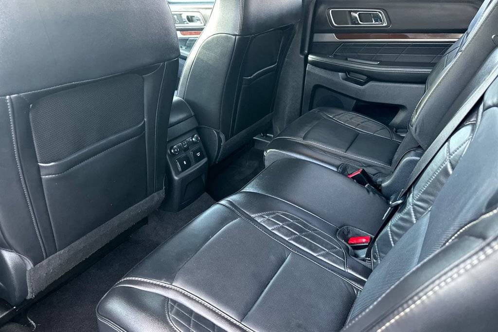 Used 2018 Ford Explorer Platinum AWD/4WD image 11