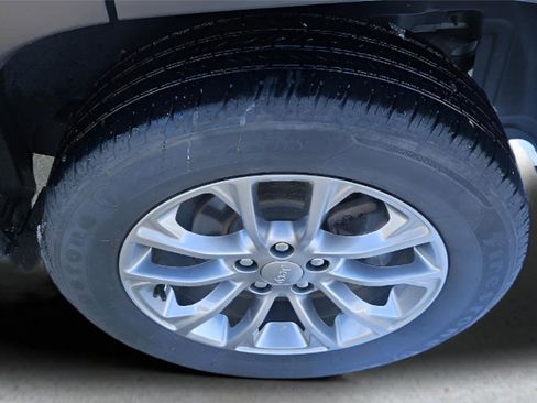 Used 2020 Jeep Cherokee Latitude Plus image 48