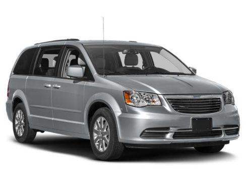 Used 2015 Chrysler Town & Country Touring image 9