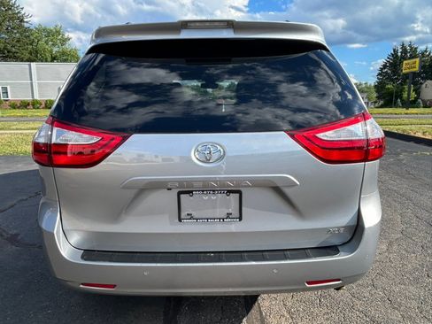 Used 2018 Toyota Sienna XLE w/ XLE Navigation Package FWD image 6