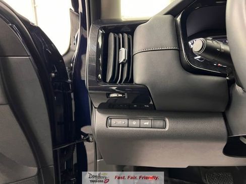 Used 2025 Nissan Pathfinder SV FWD image 30
