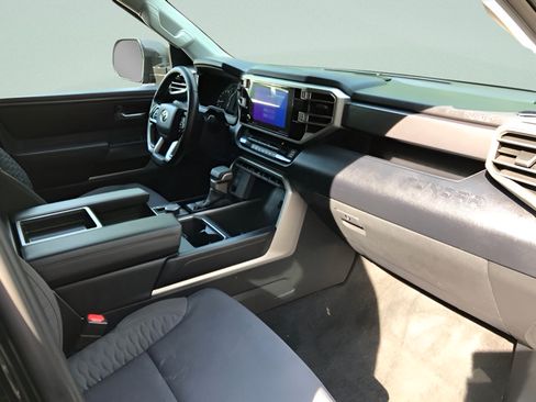 Used 2022 Toyota Tundra SR5 w/ SR5 Convenience Package AWD/4WD image 14