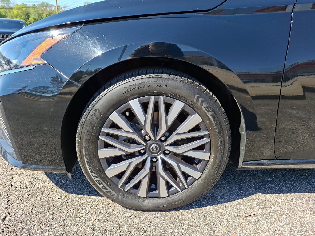 Used 2024 Nissan Altima 2.5 SV FWD image 10