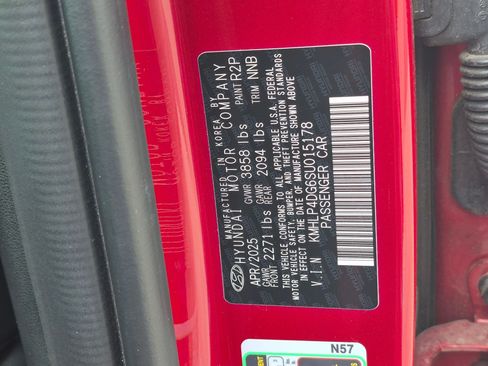Certified 2025 Hyundai Elantra Limited FWD image 19