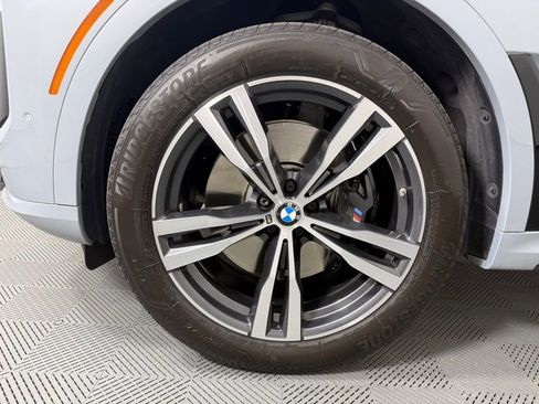 Used 2023 BMW X7 xDrive40i w/ M Sport Package AWD/4WD image 11