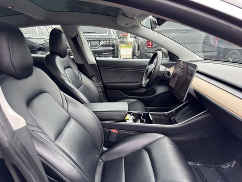 Used 2019 Tesla Model 3 Standard Range Plus RWD image 38