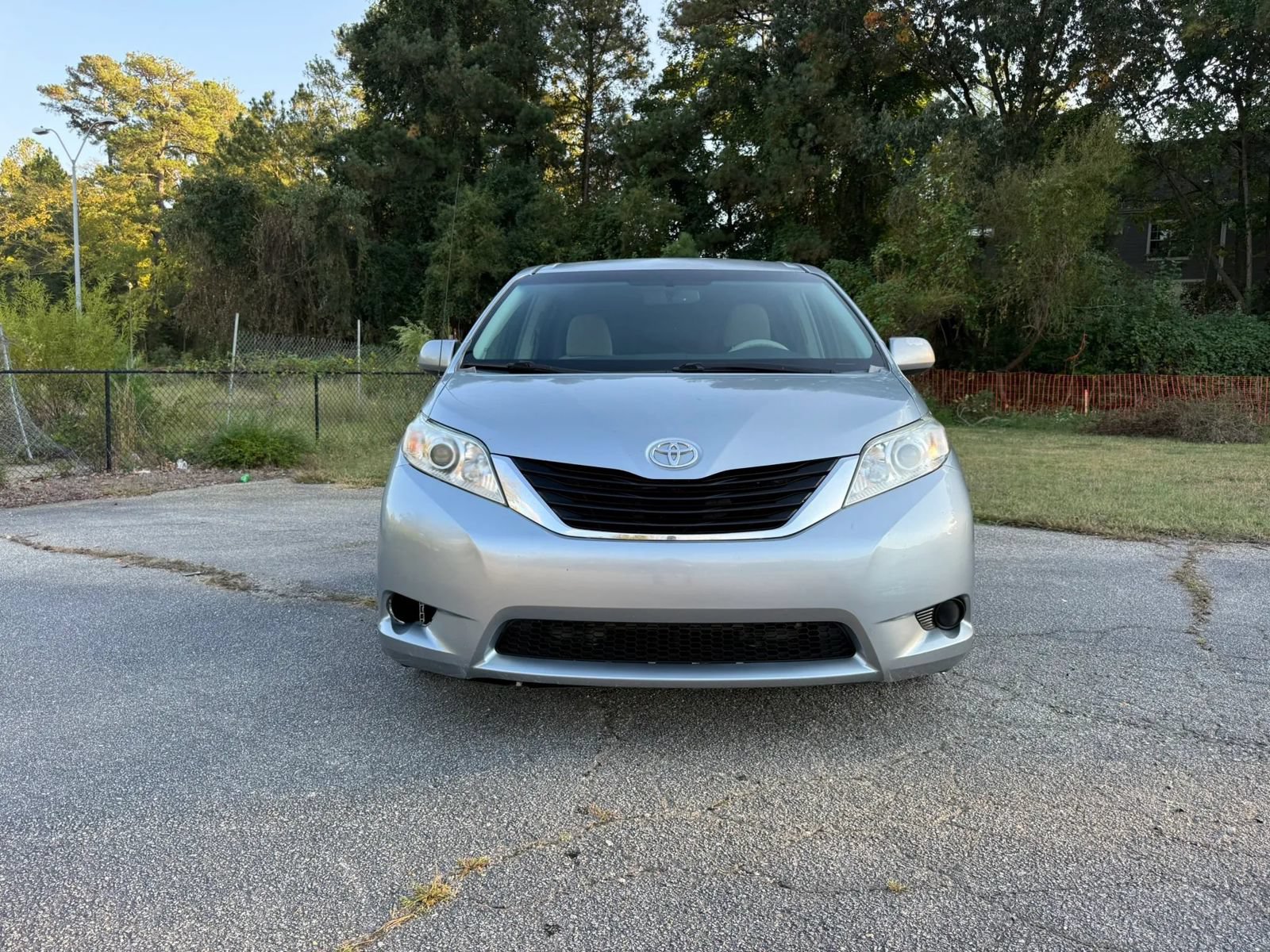 Used 2012 Toyota Sienna LE FWD image 2