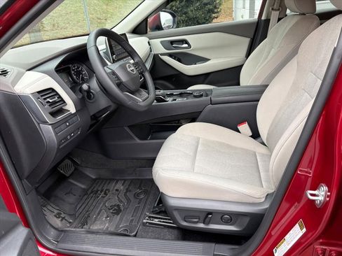 Certified 2025 Nissan Rogue SV image 16