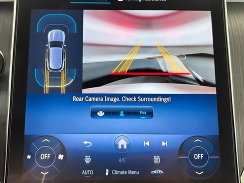 Used 2025 Mercedes-Benz GLC 350e 4MATIC w/ AMG Line image 19