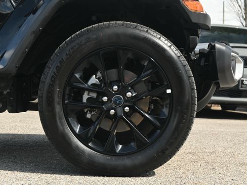 Used 2025 Jeep Wrangler Unlimited Sahara AWD/4WD image 13