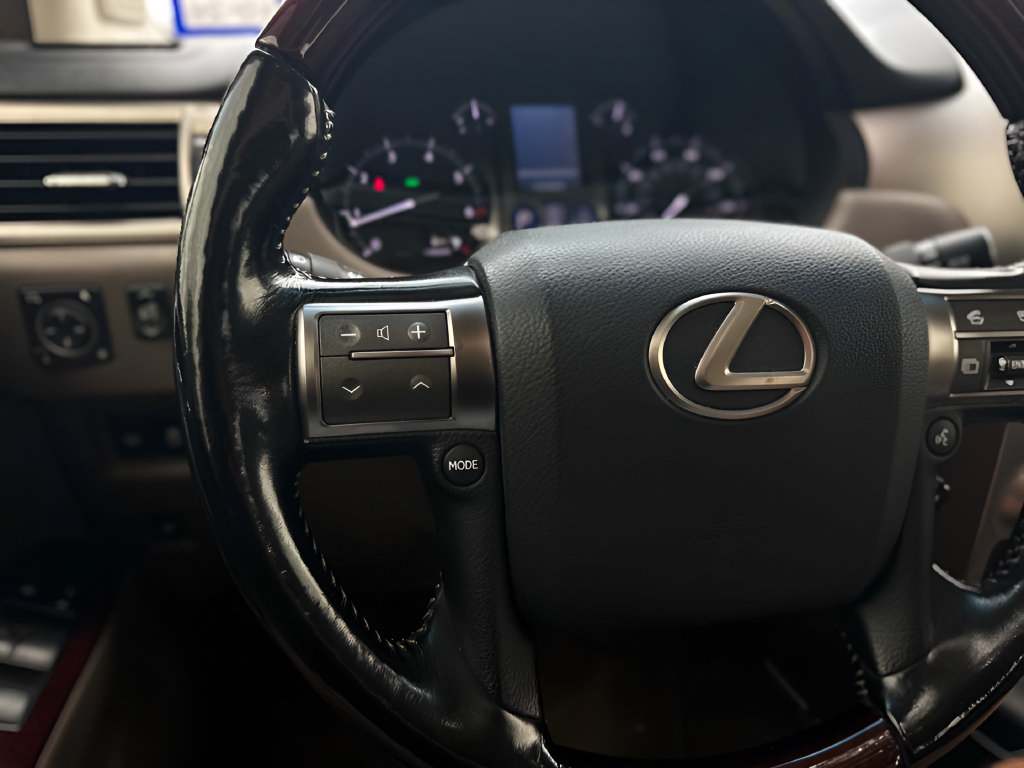 Used 2017 Lexus GX 460 Luxury w/ Preferred Accessory Package AWD/4WD image 12