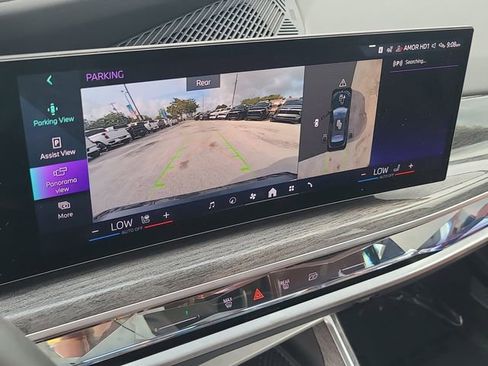 Used 2023 BMW 760i xDrive image 32