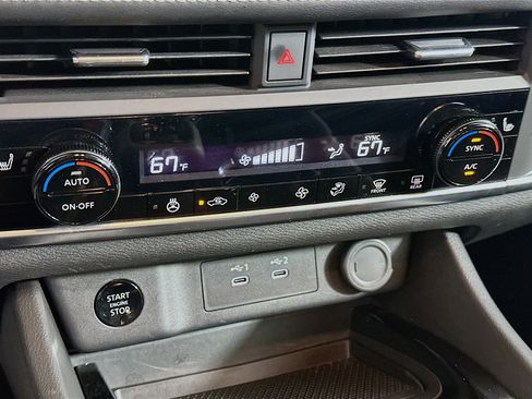 Used 2024 Nissan Rogue SV w/ SV Premium Package image 23