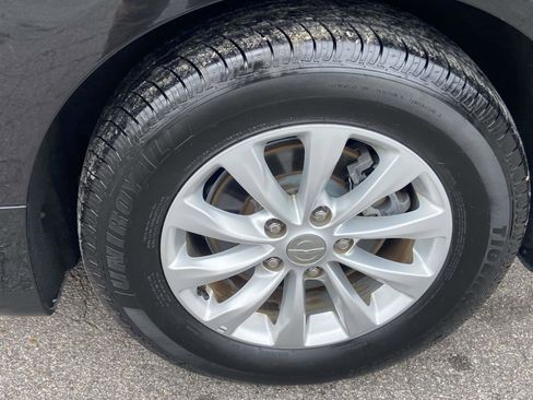 Used 2017 Chrysler Pacifica Touring-L image 28