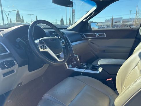 Used 2014 Ford Explorer XLT w/ Equipment Group 202A image 4