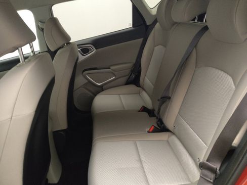 Used 2022 Kia Soul LX image 18