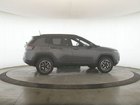 Used 2024 Jeep Compass Trailhawk w/ Trailhawk Elite Group image 6