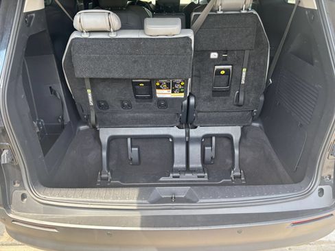 Used 2025 Toyota Sienna XLE FWD image 33
