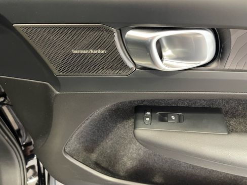 Used 2023 Volvo XC40 Recharge Ultimate AWD/4WD image 37